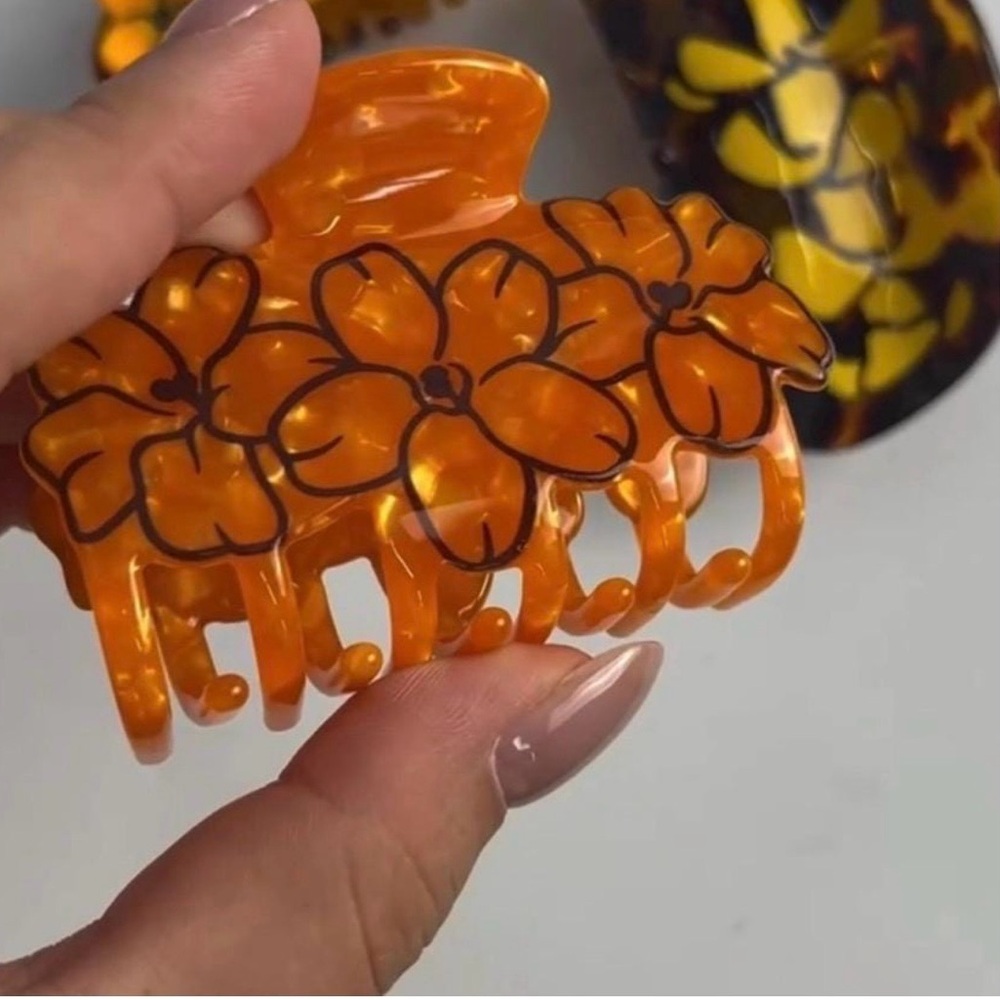Puakenikeni cluster flower hair claw clip